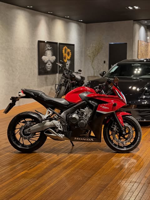 HONDA CBR 650F - Imagem 1