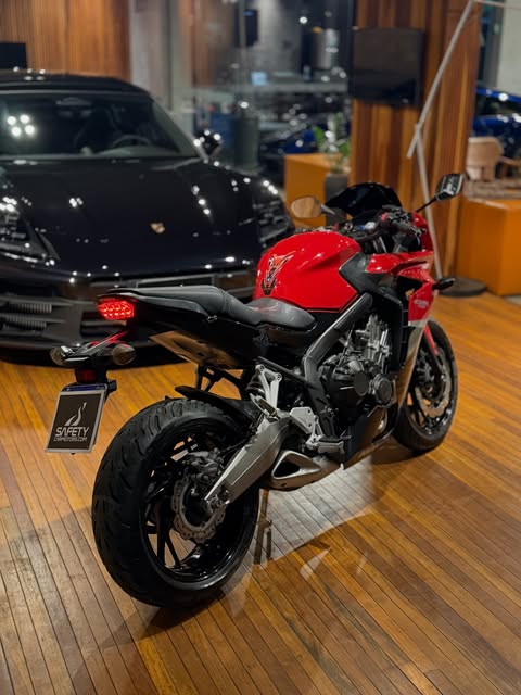 HONDA CBR 650F - Imagem 3