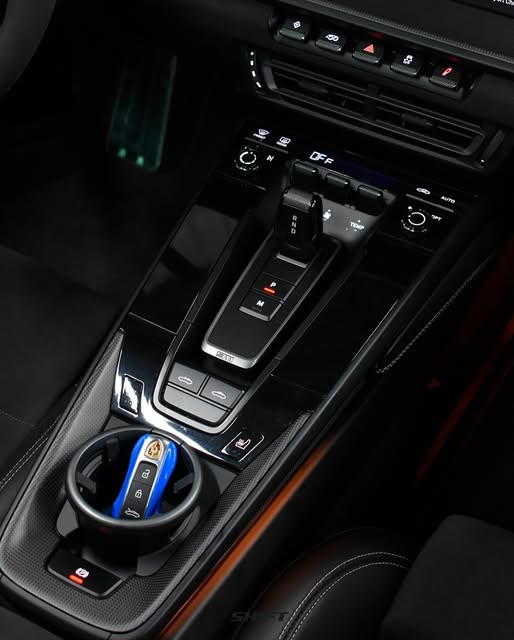 PORSCHE 911 TARGA 4 GTS - Imagem 10