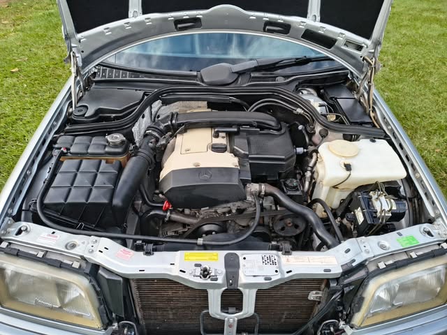 MERCEDES-BENZ C180 - Imagem 10