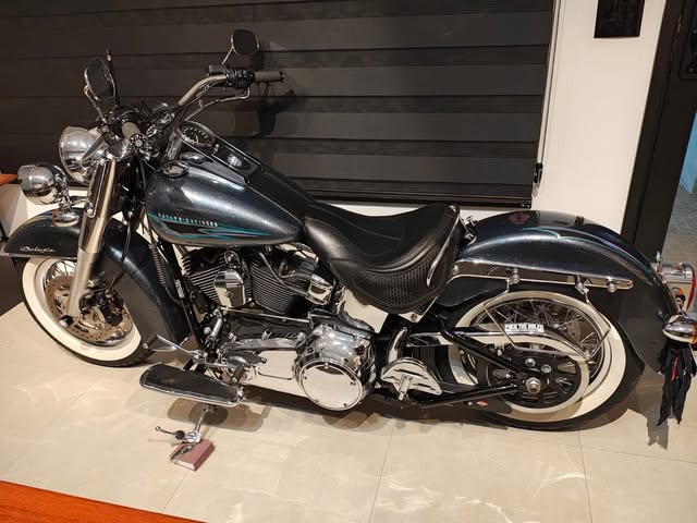 HARLEY-DAVIDSON SOFTAIL DELUXE FLSTN - Imagem 1