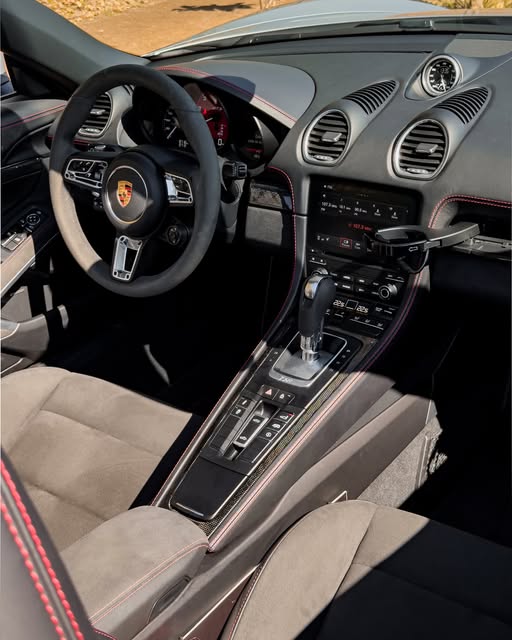 PORSCHE 718 BOXSTER GTS - Imagem 9
