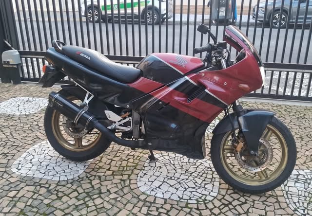 HONDA CBR 450 SR - Imagem 1