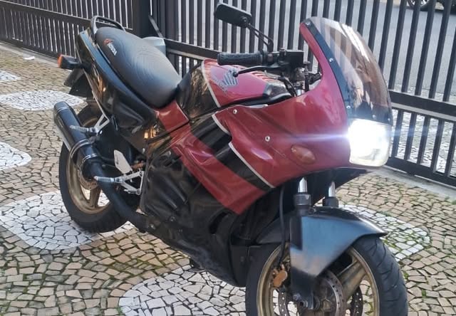 HONDA CBR 450 SR - Imagem 2