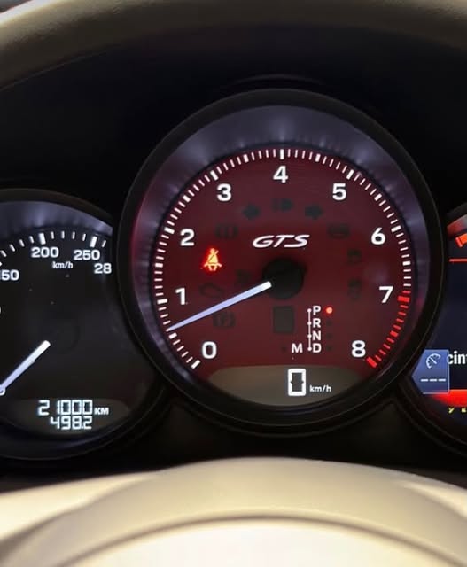 PORSCHE MACAN GTS - Imagem 2
