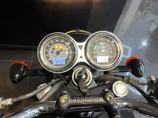 TRIUMPH BONNEVILLE T100 - Imagem 7