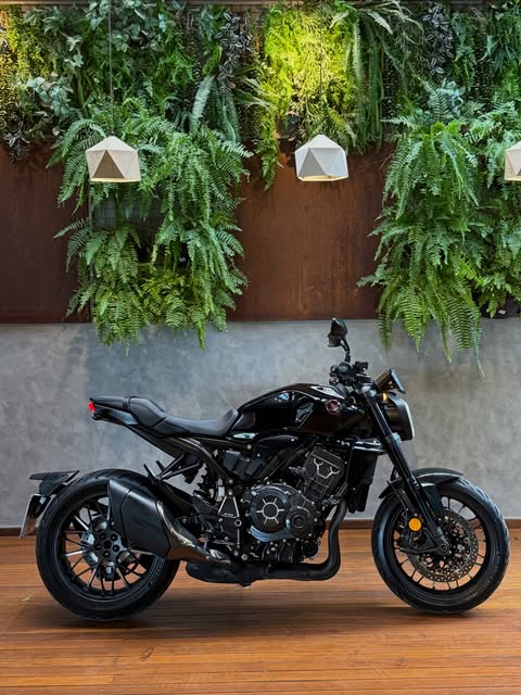HONDA CB1000 BLACK EDITION - Imagem 1