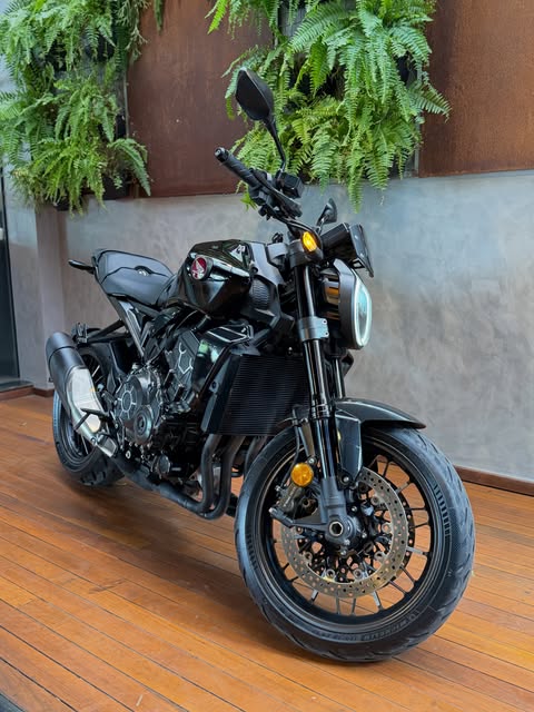 HONDA CB1000 BLACK EDITION - Imagem 11