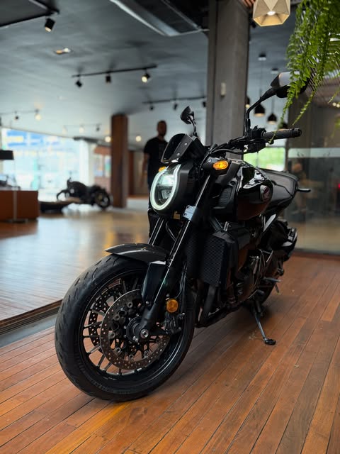 HONDA CB1000 BLACK EDITION - Imagem 12
