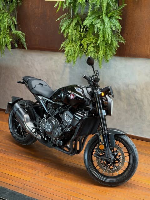 HONDA CB1000 BLACK EDITION - Imagem 13