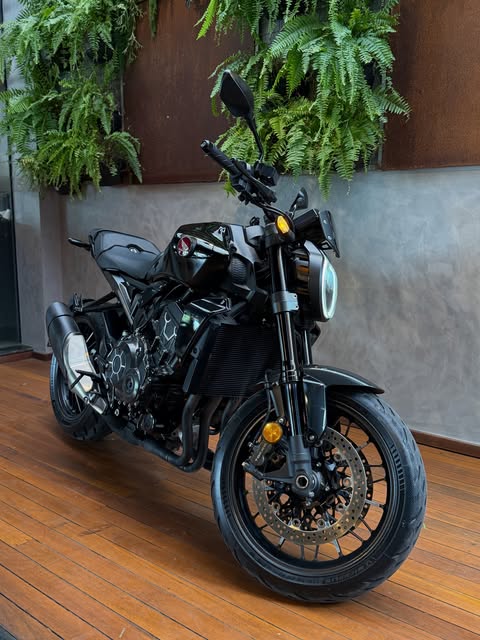 HONDA CB1000 BLACK EDITION - Imagem 3