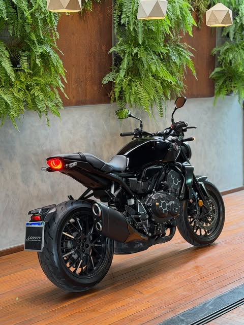 HONDA CB1000 BLACK EDITION - Imagem 4