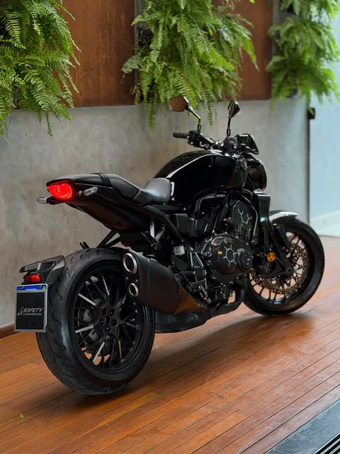 HONDA CB1000 BLACK EDITION - Imagem 7