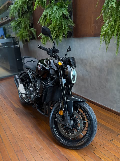 HONDA CB1000 BLACK EDITION - Imagem 8