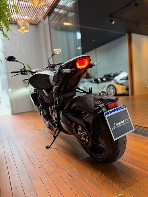 HONDA CB1000 BLACK EDITION - Imagem 10