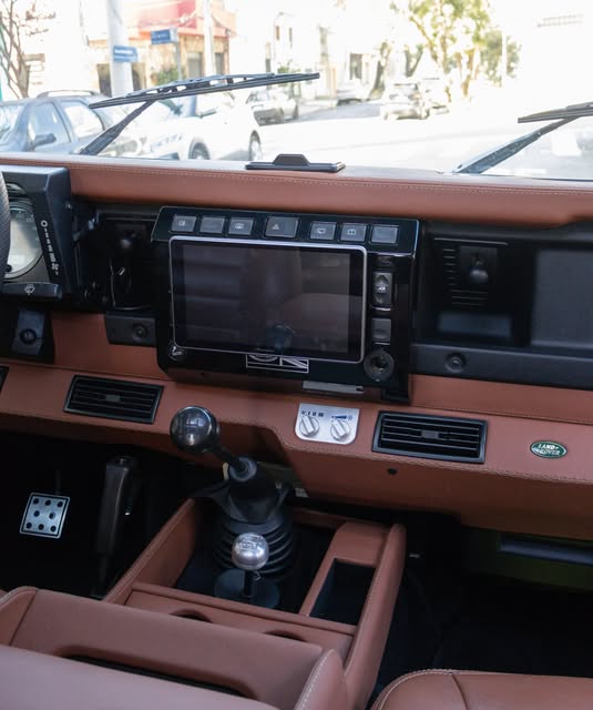 LAND ROVER DEFENDER 90 CSW - Imagem 9