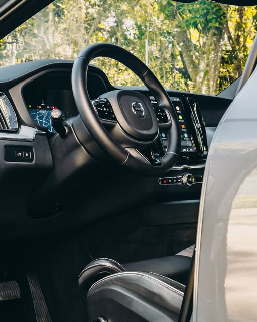 VOLVO XC-60 T8 POLESTAR ENGINEERED - Imagem 11