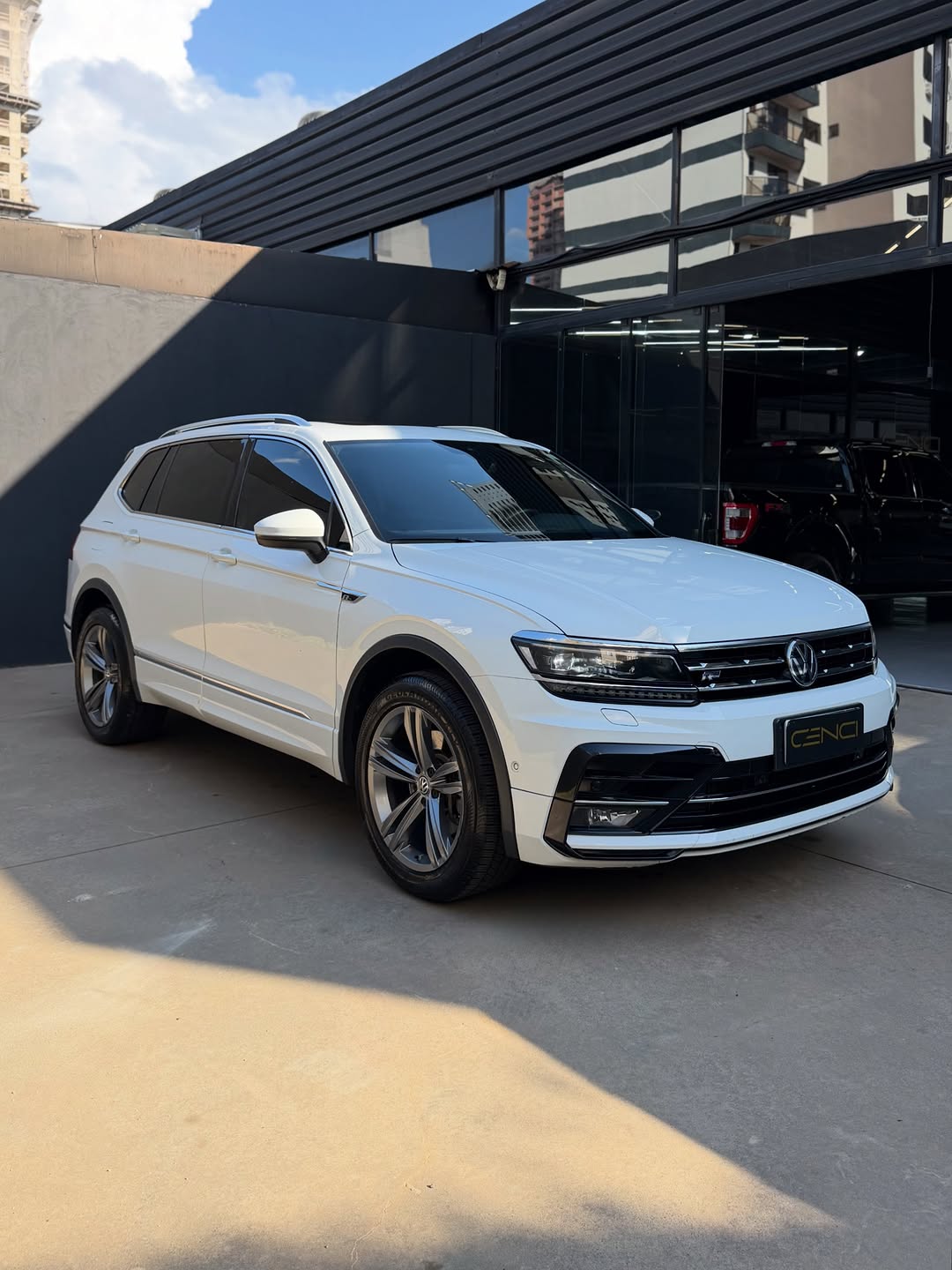 VOLKSWAGEN TIGUAN R-LINE - Imagem 1
