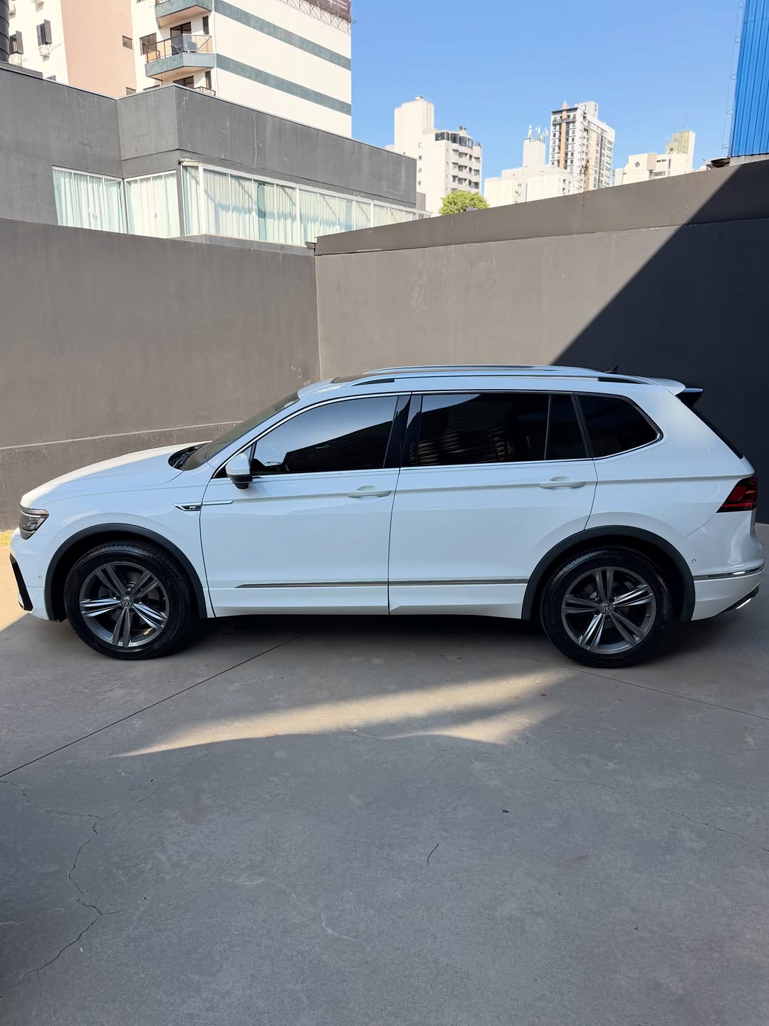 VOLKSWAGEN TIGUAN R-LINE - Imagem 5