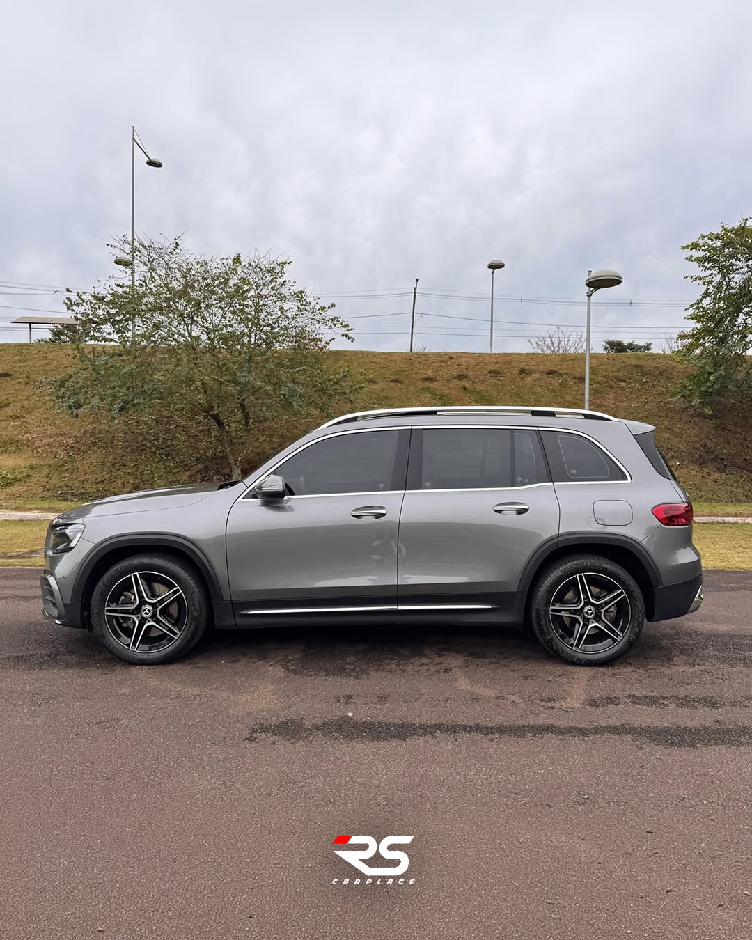 MERCEDES-BENZ GLB 220 AMG LINE - Imagem 3