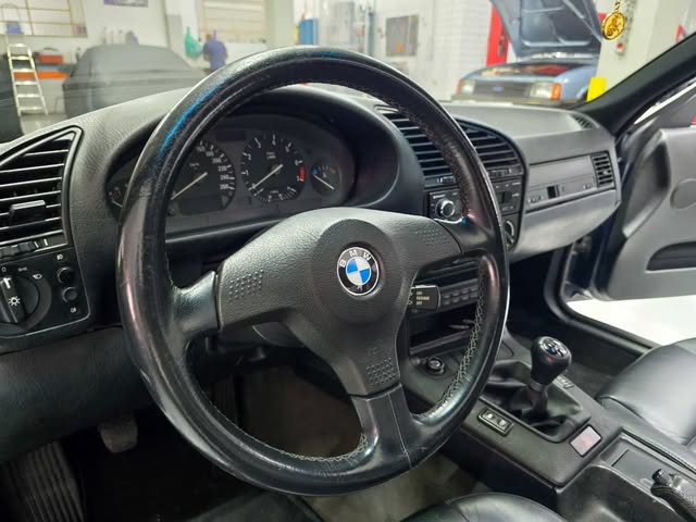BMW 325I - Imagem 8