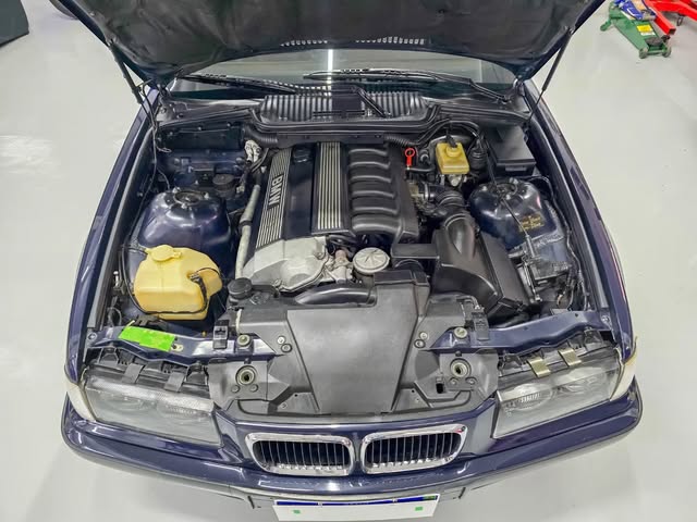BMW 325I - Imagem 9