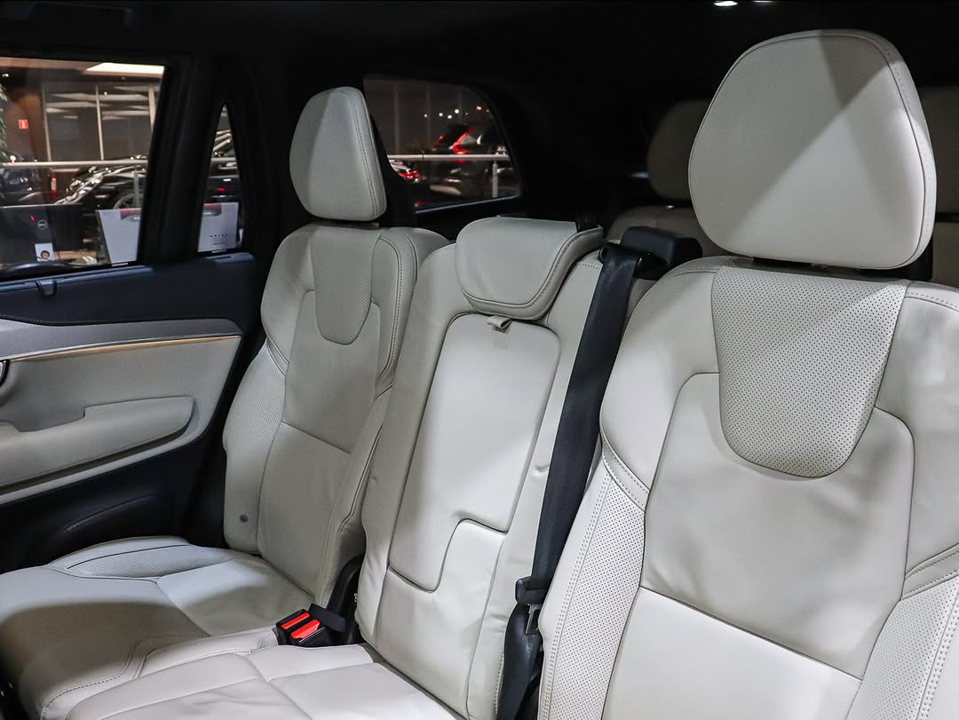 VOLVO XC90 T8 ULTIMATE DARK - Imagem 9