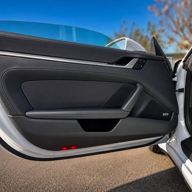 PORSCHE 911 CARRERA CABRIOLET - Imagem 12