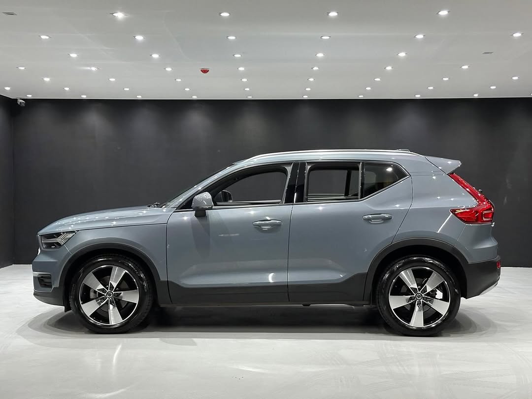 VOLVO XC40 T5 GASOLINA MOMENTUM AWD GEARTRONIC - Imagem 9