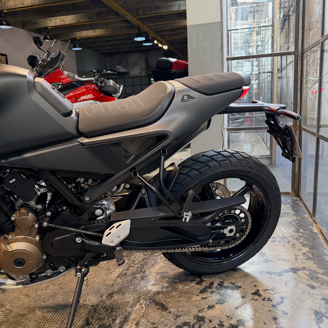 HUSQVARNA SVARTPILEN - Imagem 9