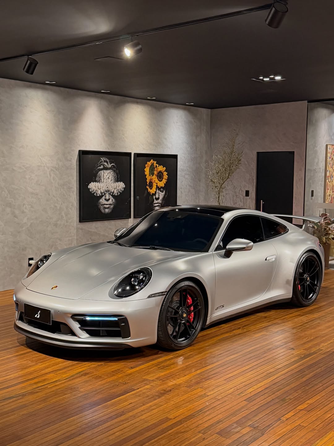 PORSCHE 911 GTS - Imagem 1