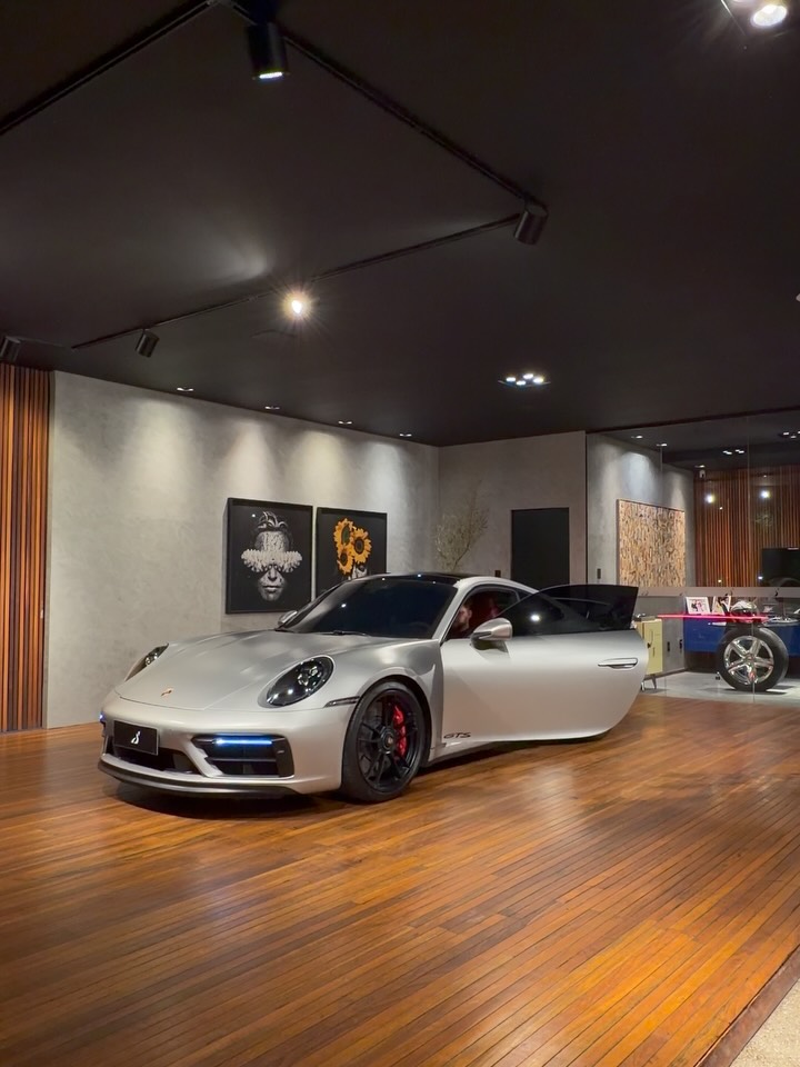 PORSCHE 911 GTS - Imagem 18