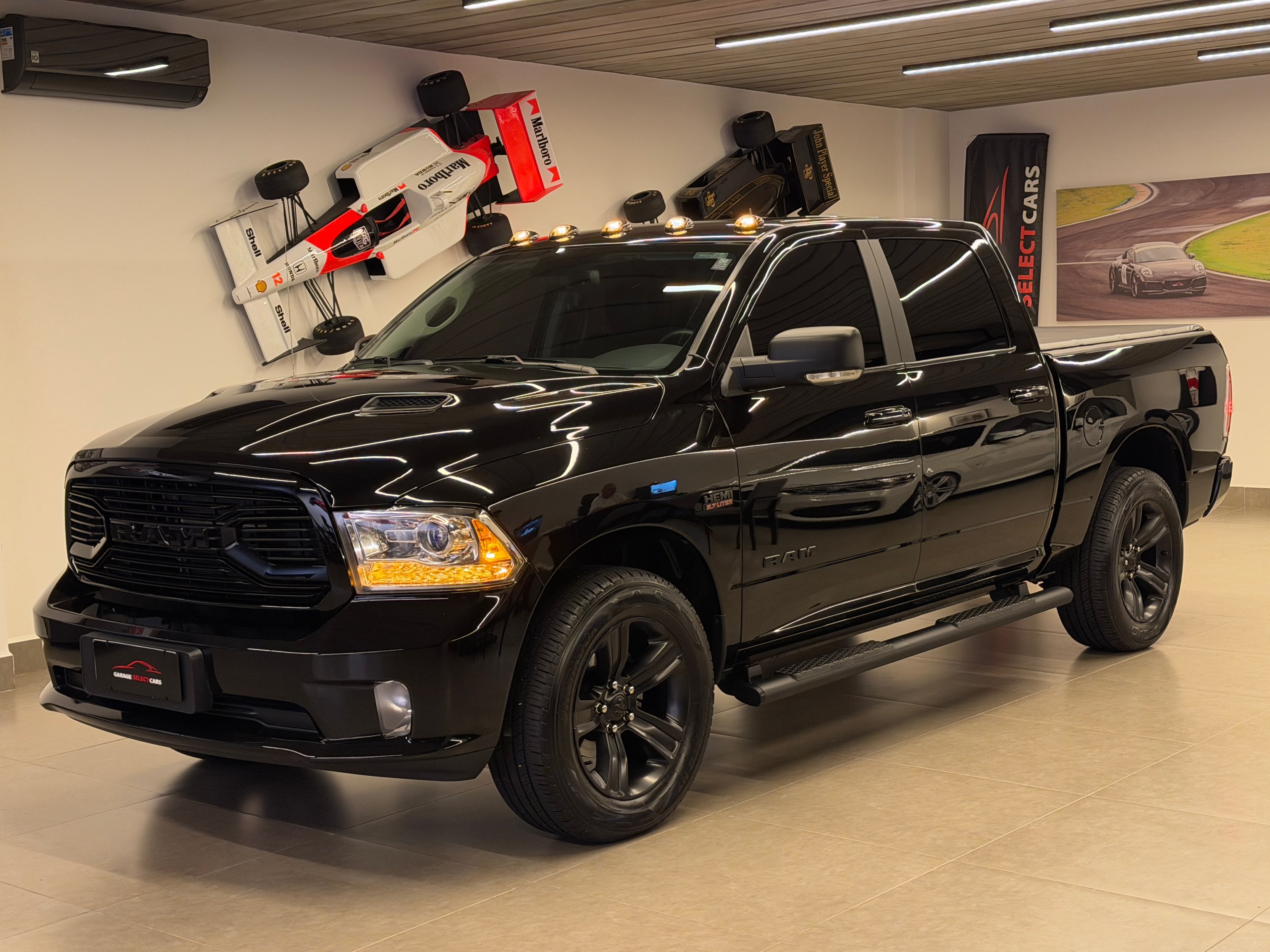 RAM 1500 LARAMIE NIGHT EDITION - Imagem 1