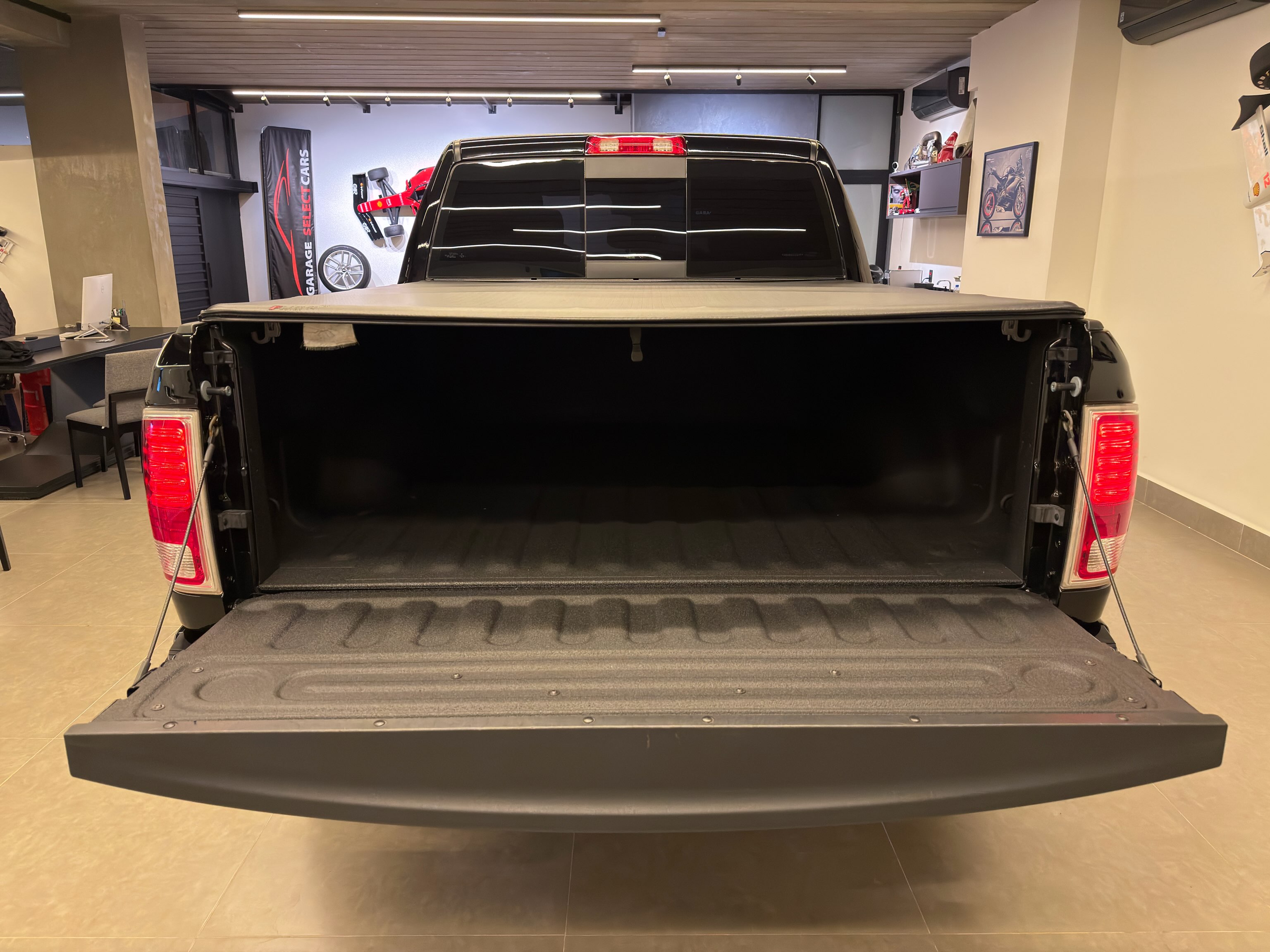 RAM 1500 LARAMIE NIGHT EDITION - Imagem 12