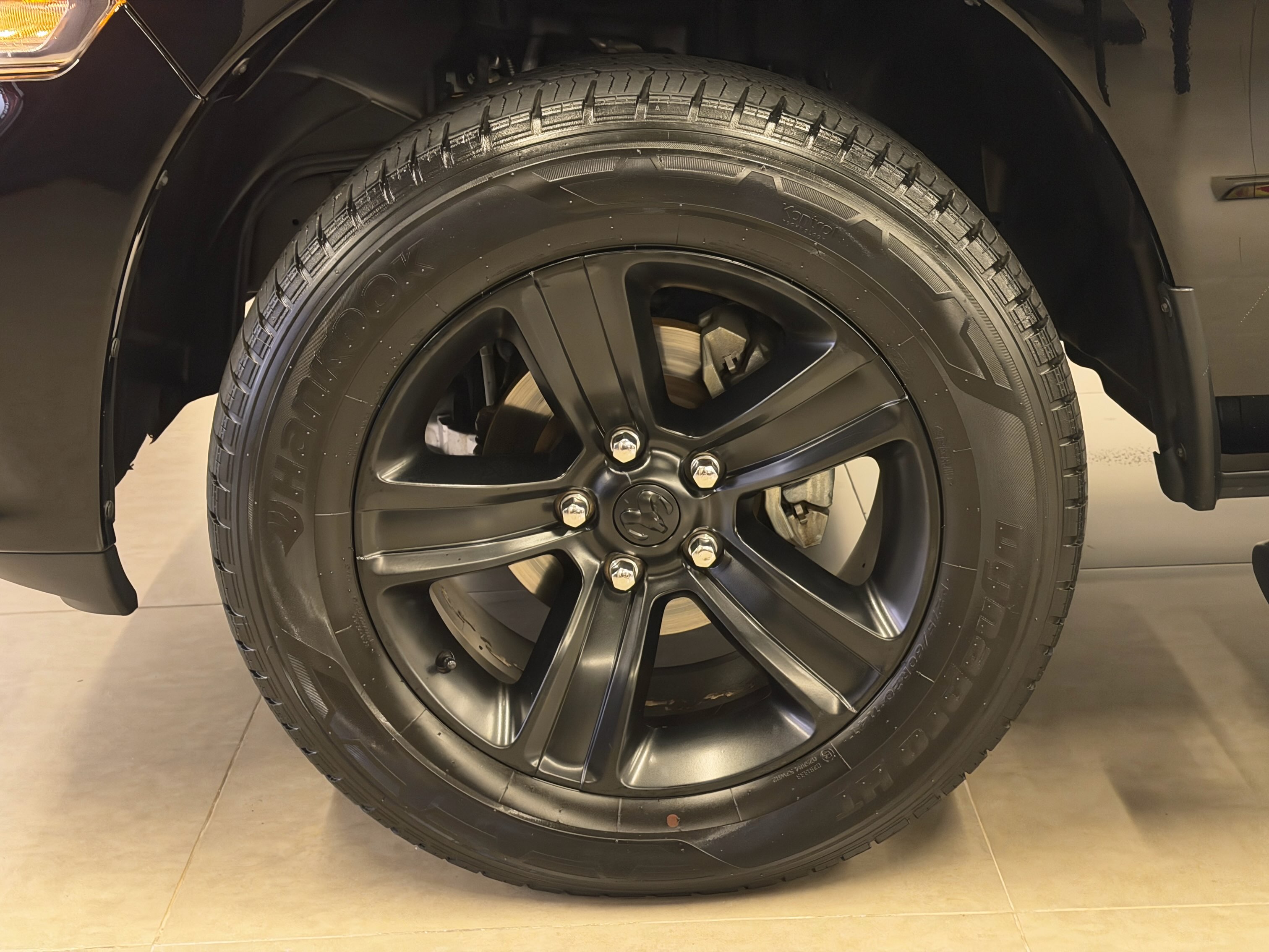 RAM 1500 LARAMIE NIGHT EDITION - Imagem 13