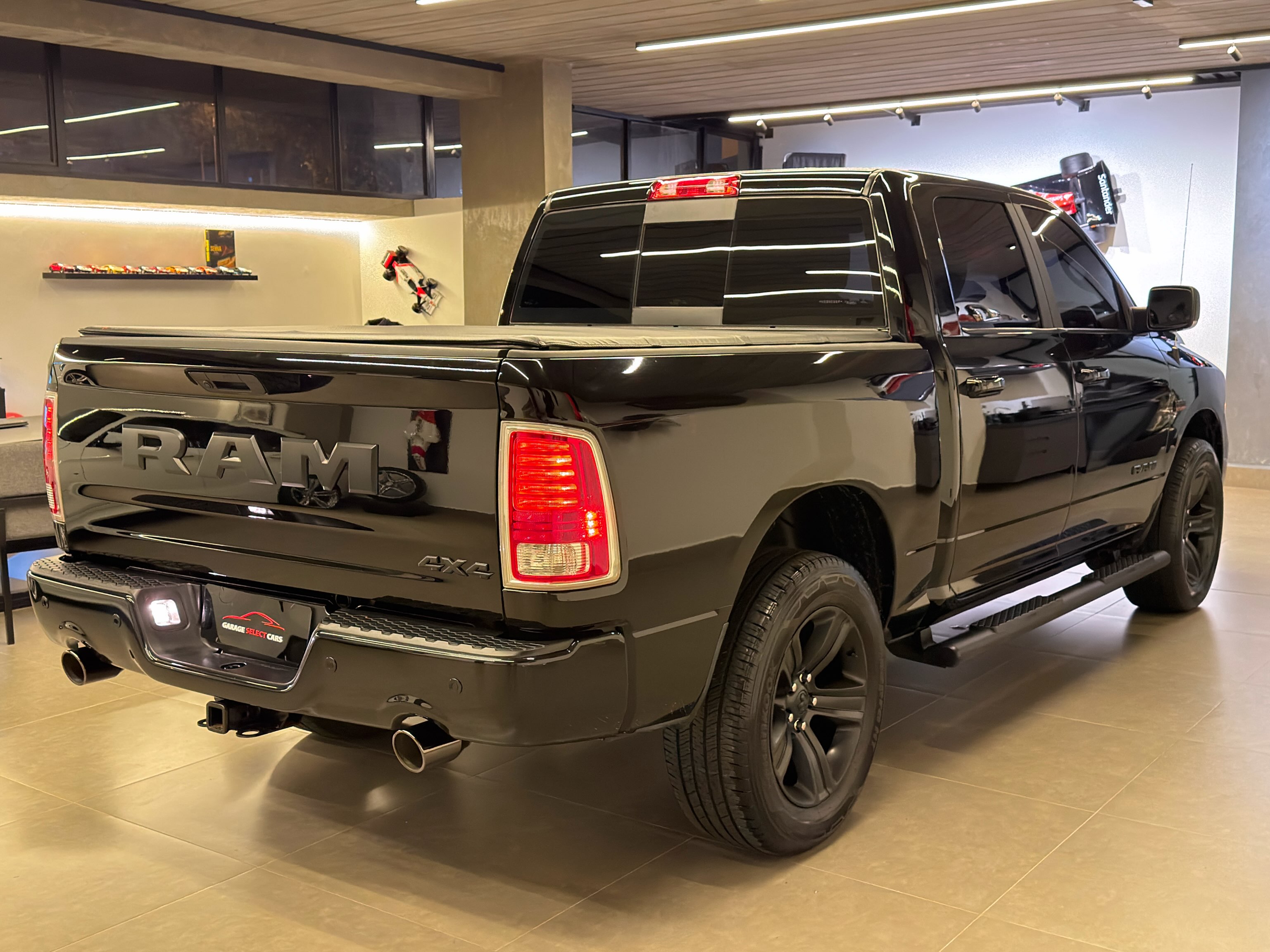 RAM 1500 LARAMIE NIGHT EDITION - Imagem 4