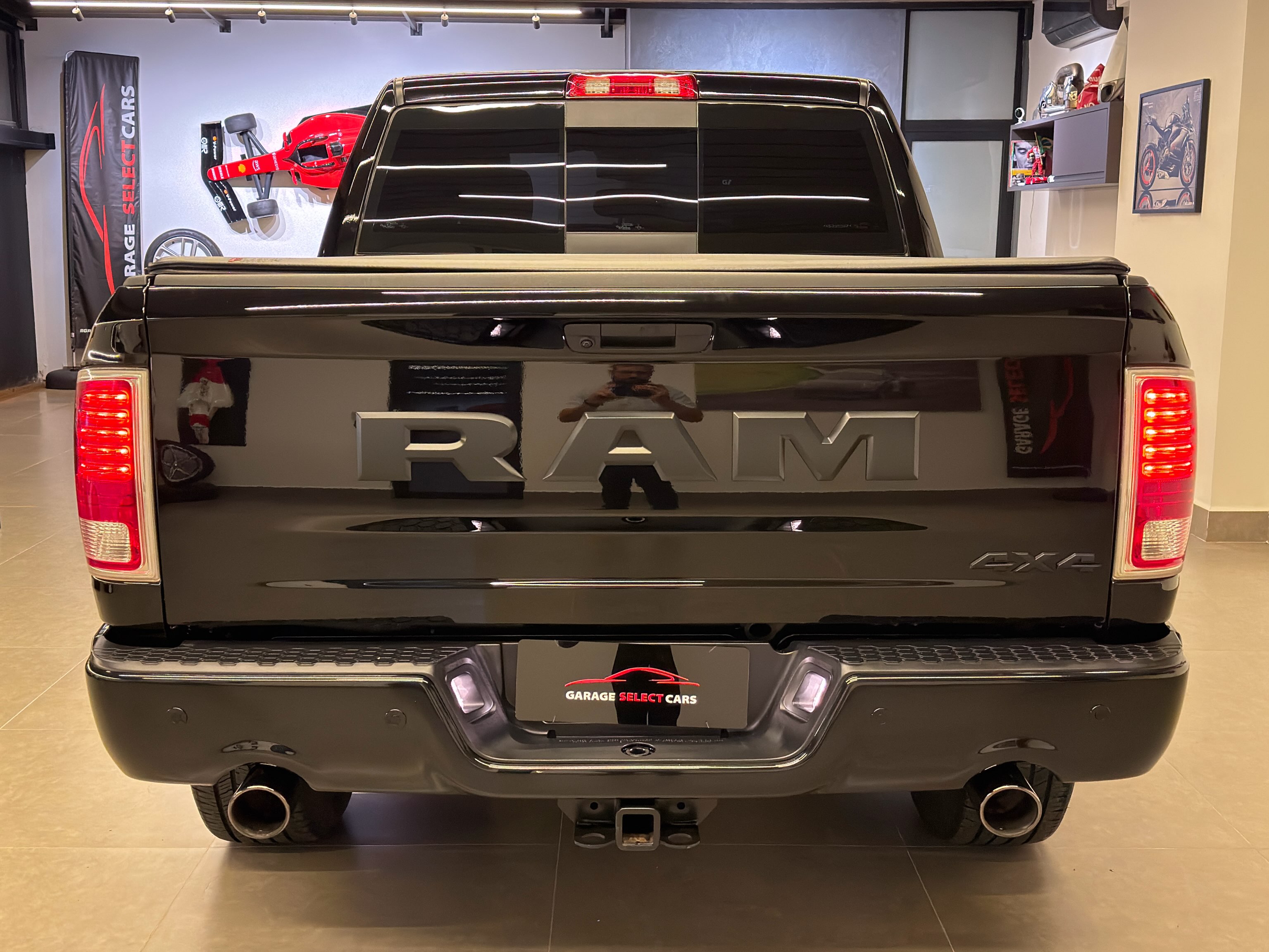 RAM 1500 LARAMIE NIGHT EDITION - Imagem 5