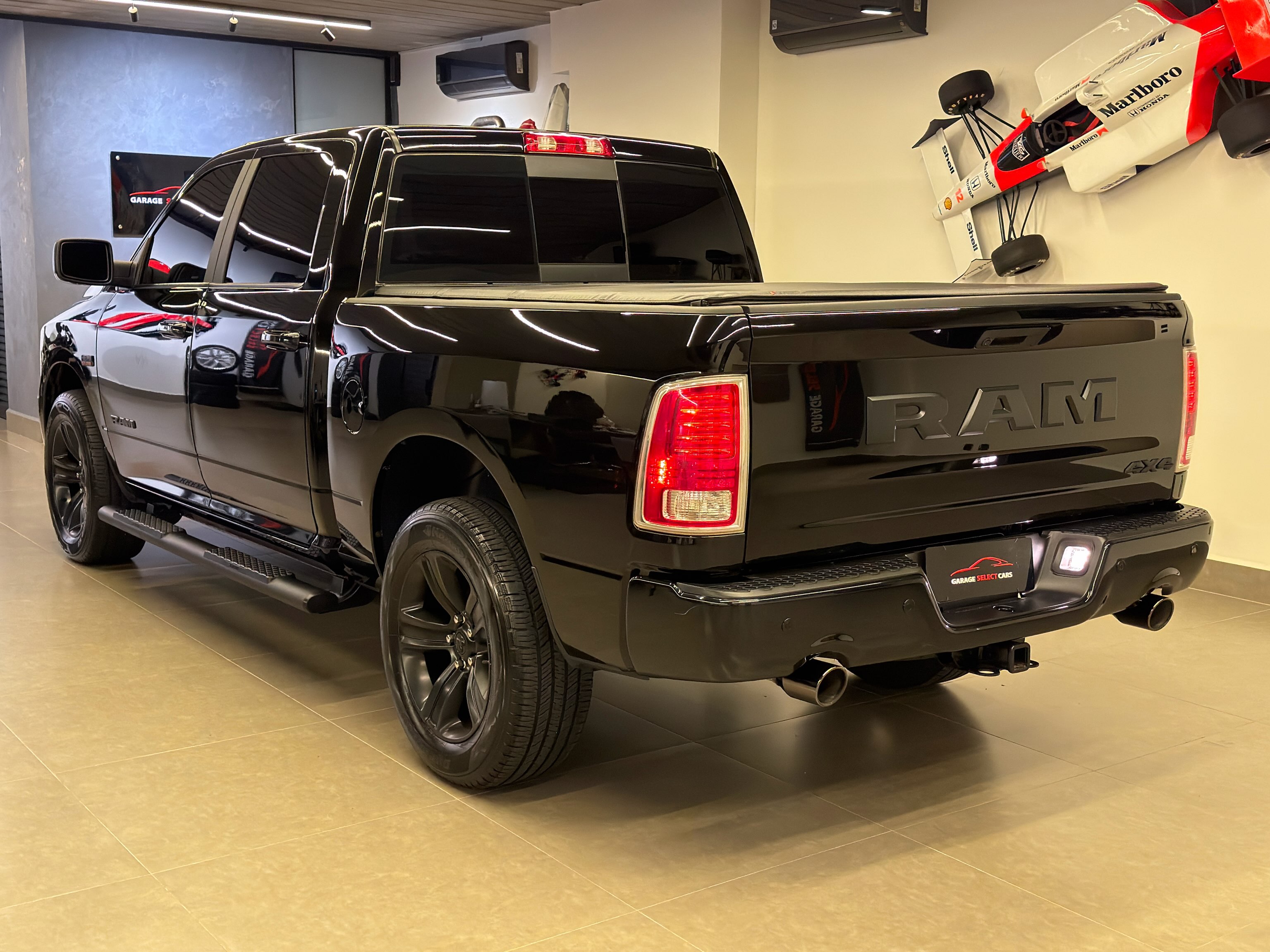 RAM 1500 LARAMIE NIGHT EDITION - Imagem 6