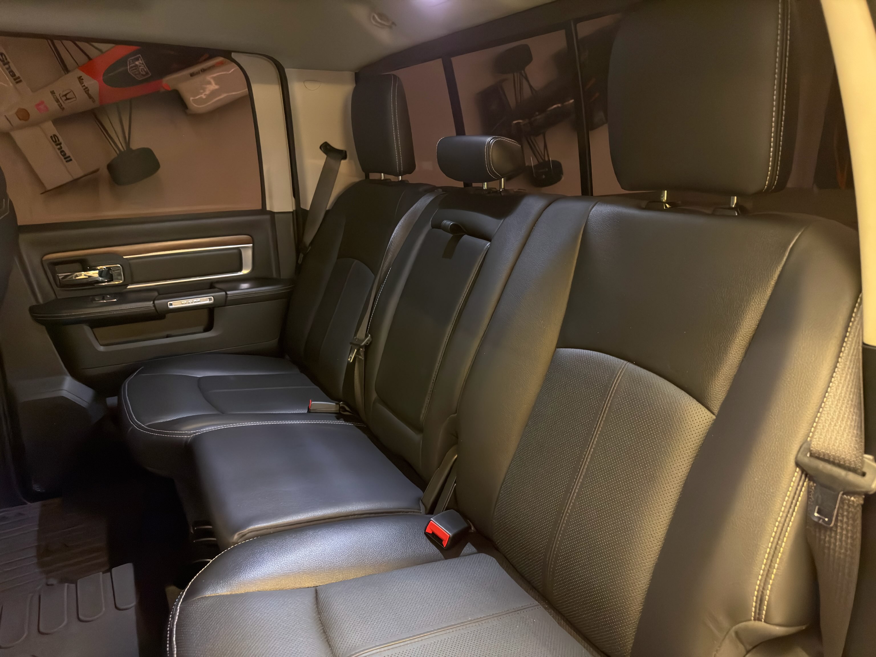 RAM 1500 LARAMIE NIGHT EDITION - Imagem 8