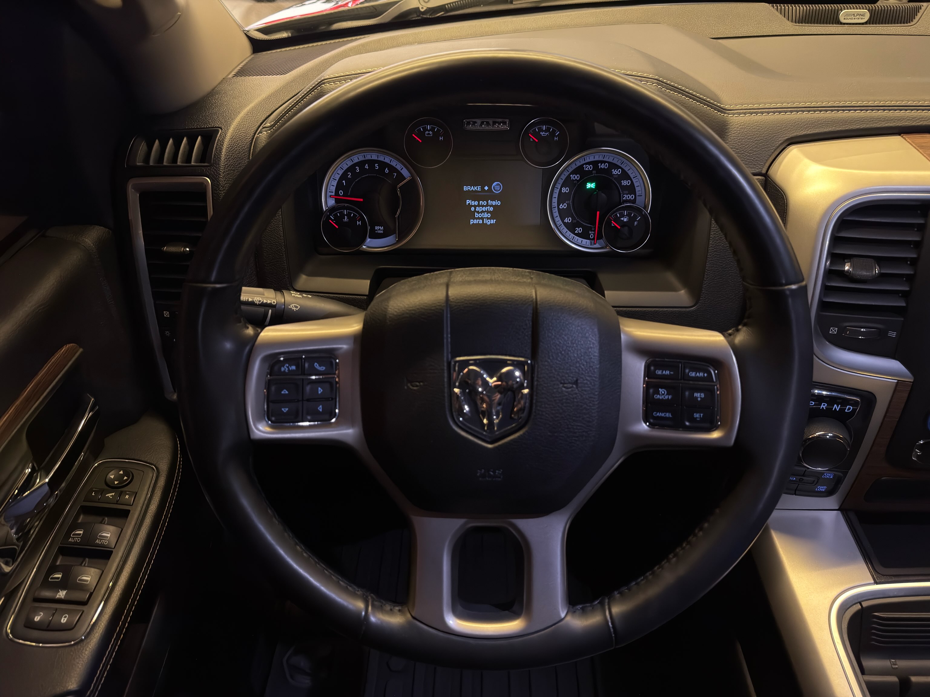 RAM 1500 LARAMIE NIGHT EDITION - Imagem 10