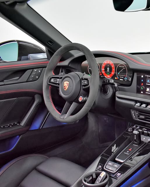 PORSCHE 911 CARRERA GTS - Imagem 4