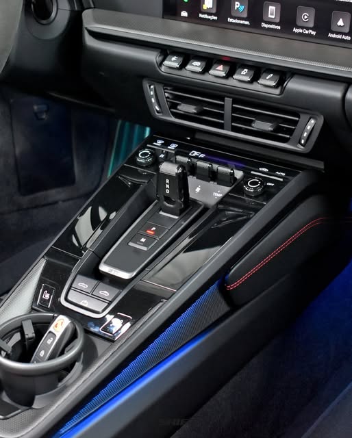 PORSCHE 911 CARRERA GTS - Imagem 9