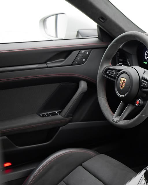 PORSCHE 911 GTS - Imagem 4