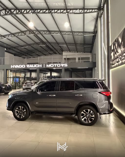 TOYOTA HILUX SW4 DIAMOND - Imagem 8