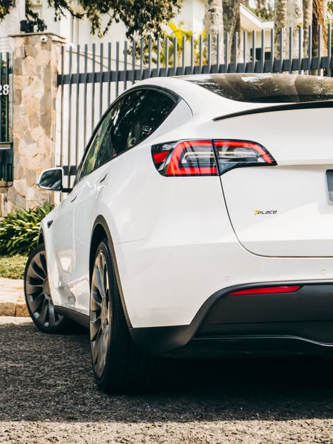 TESLA MODEL Y PERFORMANCE - Imagem 2