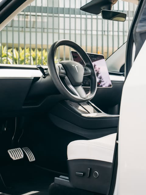 TESLA MODEL Y PERFORMANCE - Imagem 4