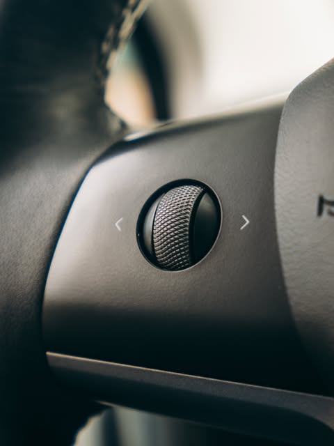 TESLA MODEL Y PERFORMANCE - Imagem 6