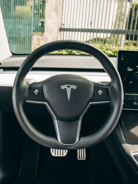TESLA MODEL Y PERFORMANCE - Imagem 7