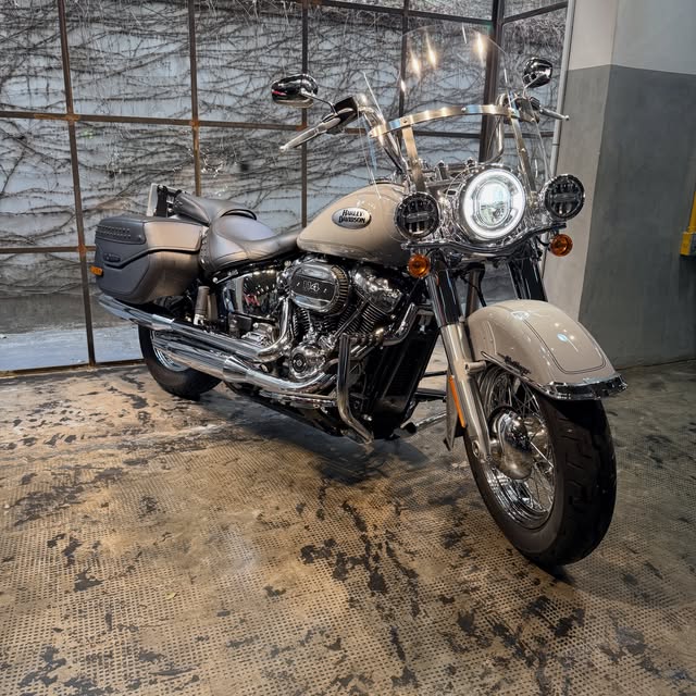 HARLEY-DAVIDSON HERITAGE CLASSIC 114 - Imagem 1