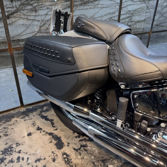 HARLEY-DAVIDSON HERITAGE CLASSIC 114 - Imagem 5